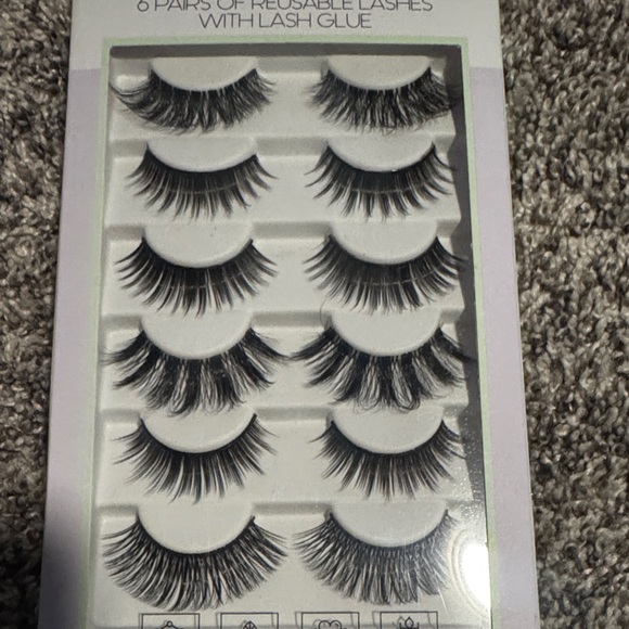 Smoke & Mirrors Elegant Black Lashes with Glue - Picture 4 of 4